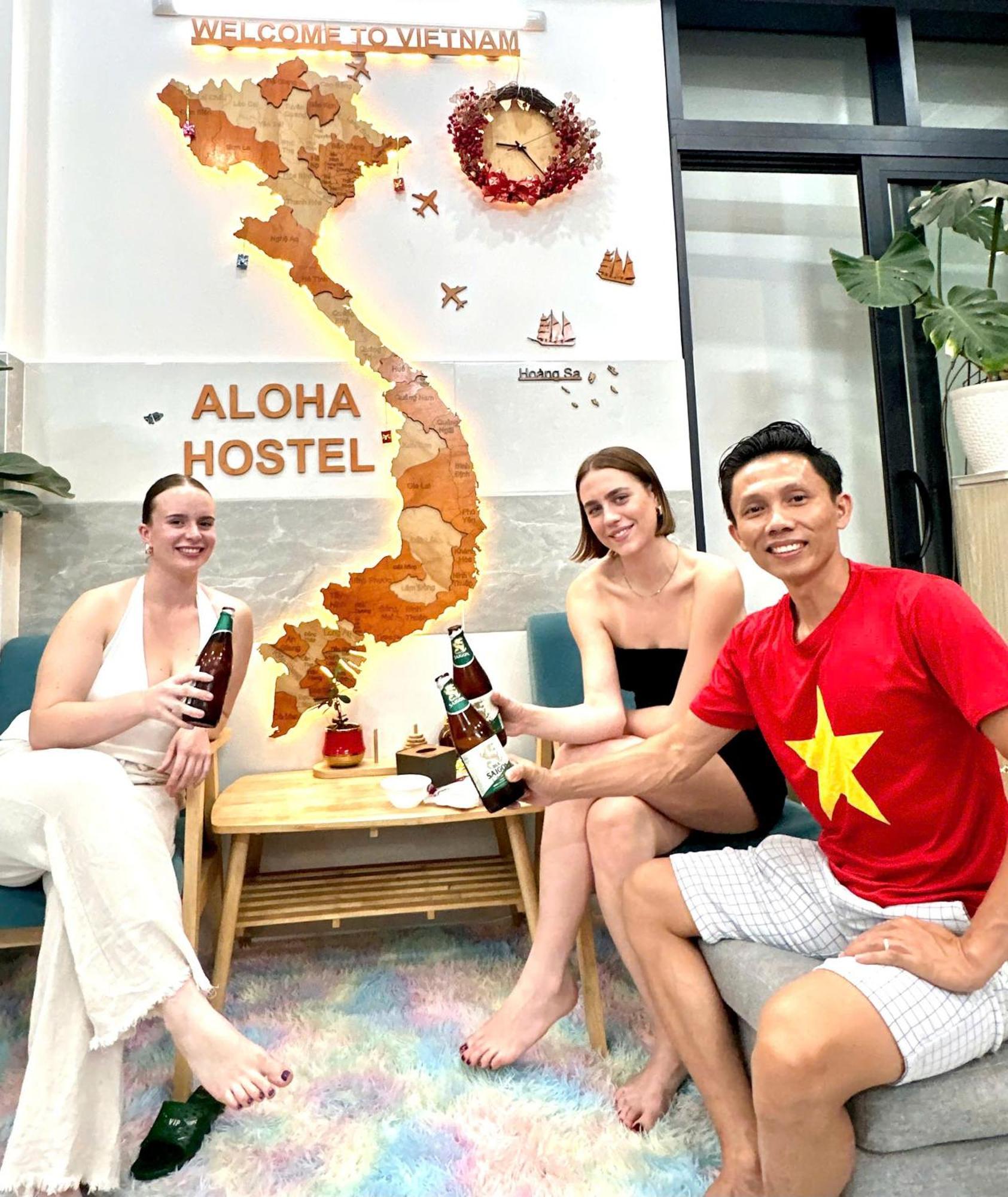 Auberge de jeunesse Aloha Saigon Premium By Local Travel Experts - Newly Opened, Less-touristy Location, Spacious Rooms, Glass Shower Bathroom, Free Breakfast & Walking Tour *