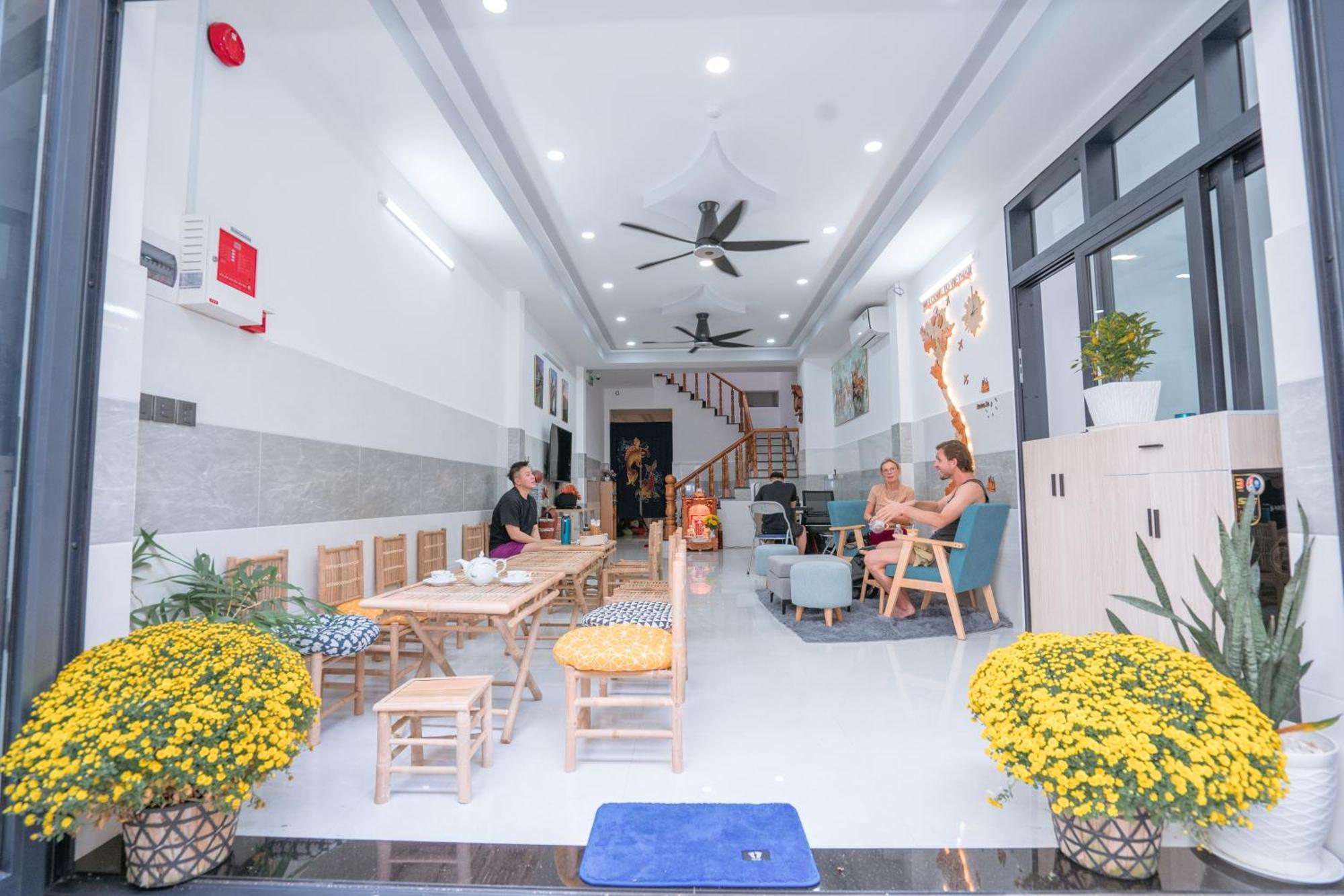 Aloha Saigon Premium By Local Travel Experts - Newly Opened, Less-touristy Location, Spacious Rooms, Glass Shower Bathroom, Free Breakfast & Walking Tour *