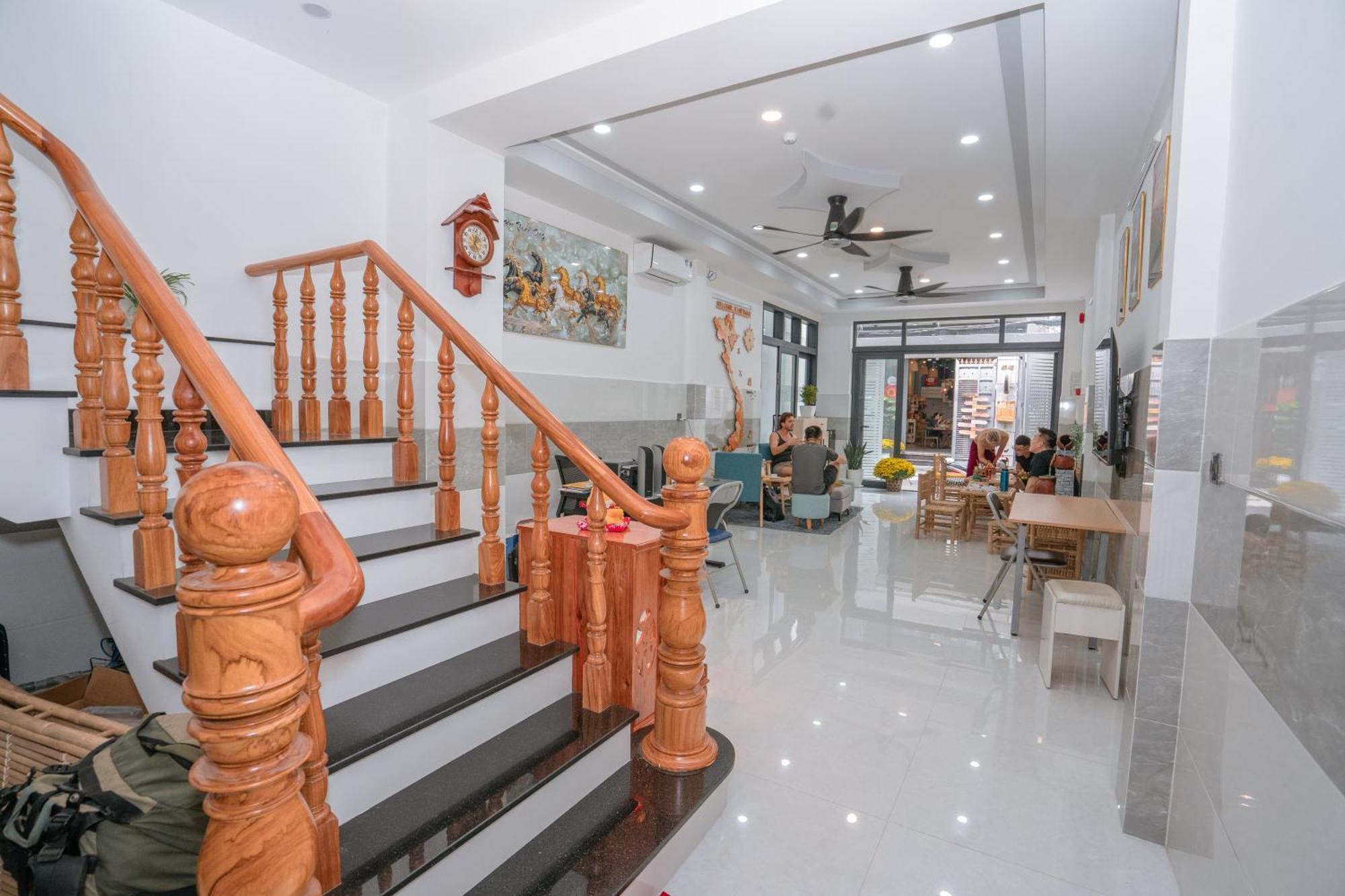 Aloha Saigon Premium By Local Travel Experts - Newly Opened, Less-touristy Location, Spacious Rooms, Glass Shower Bathroom, Free Breakfast & Walking Tour Auberge de jeunesse