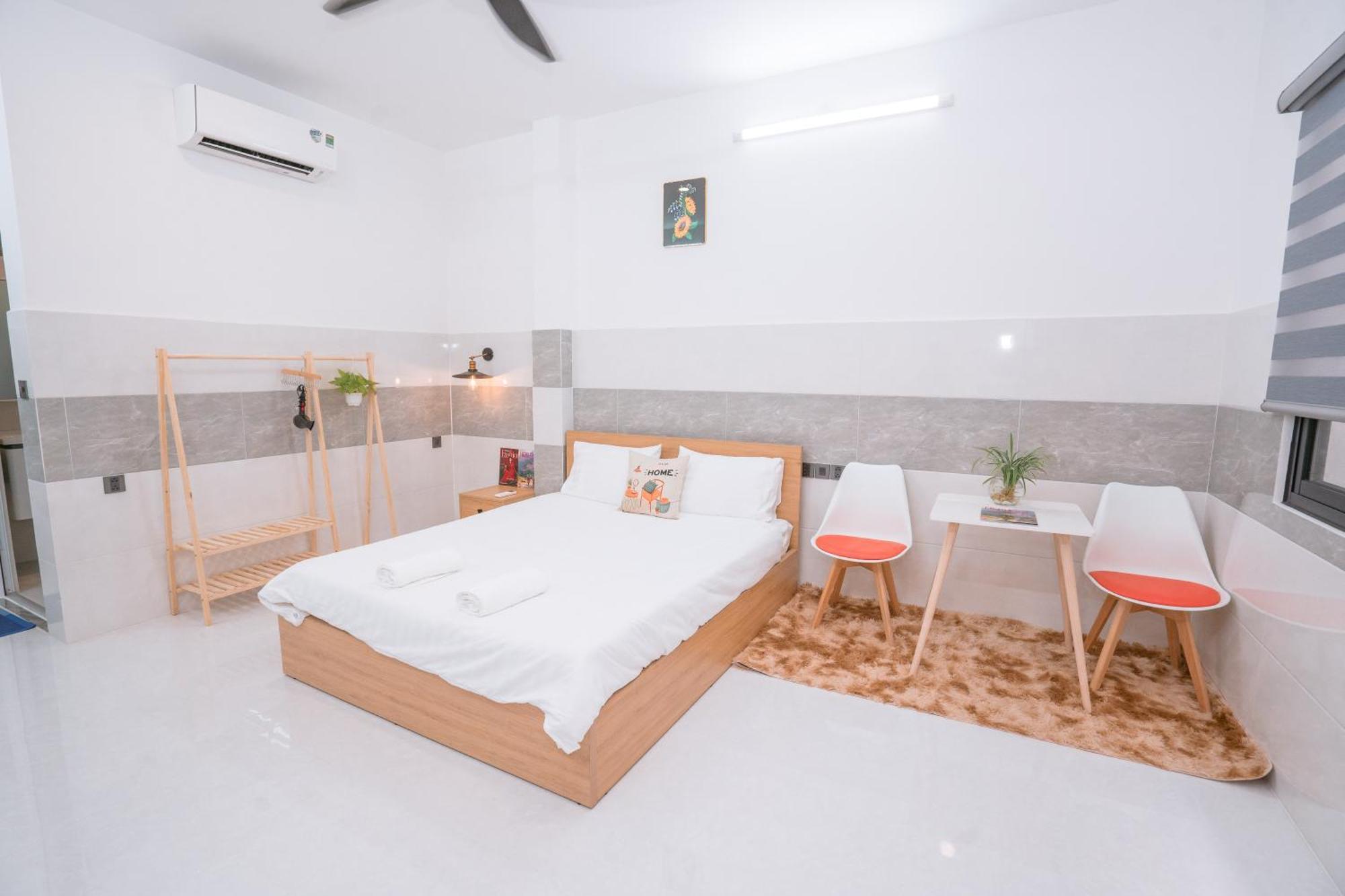Auberge de jeunesse Aloha Saigon Premium By Local Travel Experts - Newly Opened, Less-touristy Location, Spacious Rooms, Glass Shower Bathroom, Free Breakfast & Walking Tour