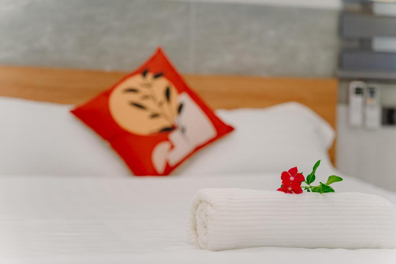 Auberge de jeunesse Aloha Saigon Premium By Local Travel Experts - Newly Opened, Less-touristy Location, Spacious Rooms, Glass Shower Bathroom, Free Breakfast & Walking Tour *