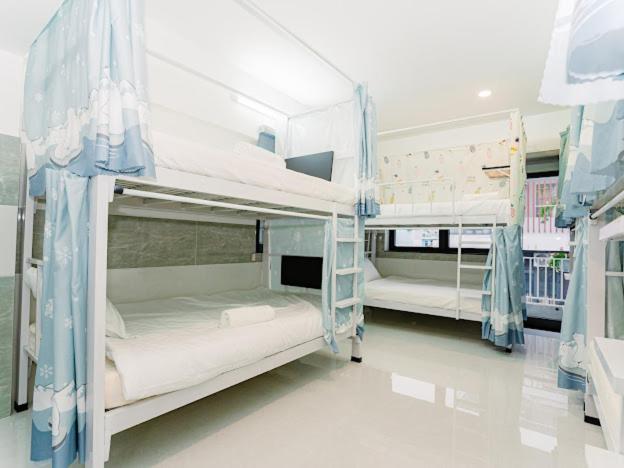 Aloha Saigon Premium By Local Travel Experts - Newly Opened, Less-touristy Location, Spacious Rooms, Glass Shower Bathroom, Free Breakfast & Walking Tour Auberge de jeunesse *
